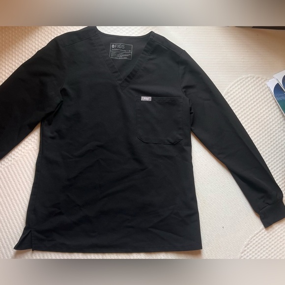 Figs Tops - FIGS Black Long Sleeve Scrub Top